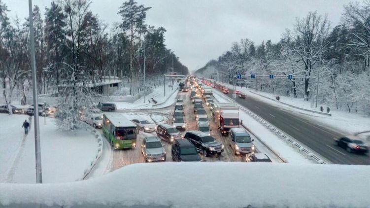 Ситуация на Житомирской трассе под Киевом. Фото очевидцев