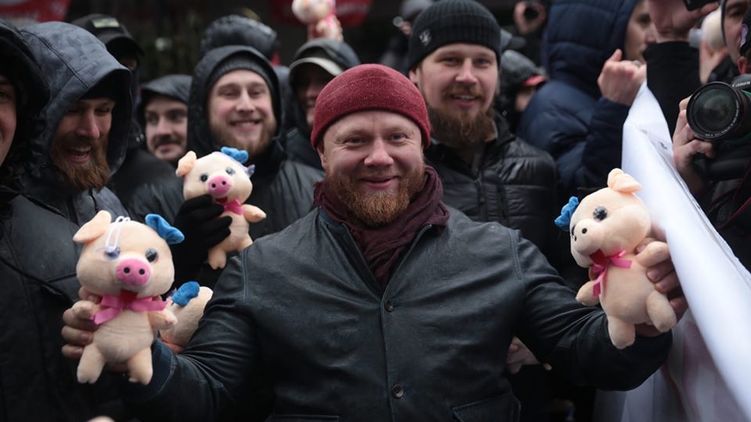 Сергей Коротких в центре, фото со страницы Захара Лаврентьева (псевдоним Коротких в Фейсбуке)