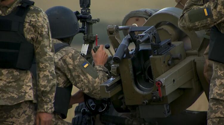 Украинцев тренируют на полигоне в британском Солсбери. Фото Sky News