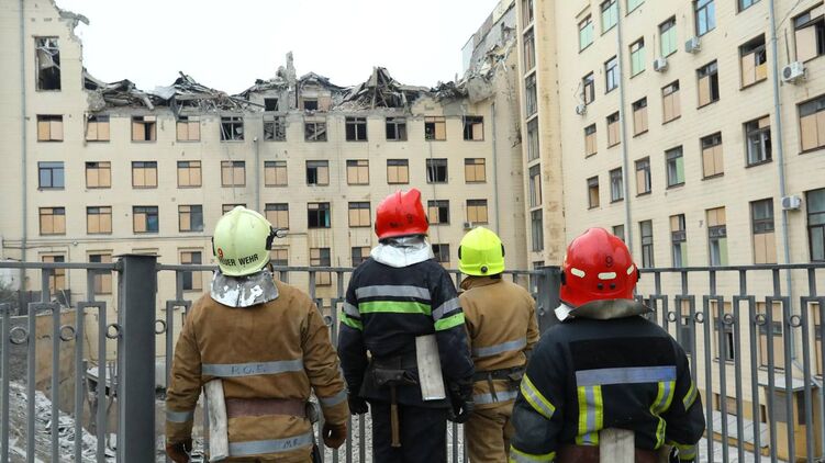 Наслідки удару РФ по будівлі університету Бекетова у Харкові. Фото: t.me/synegubov