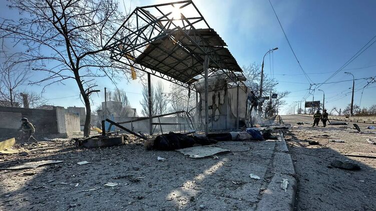 Прилет по остановке в Херсоне. Фото Офиса президента