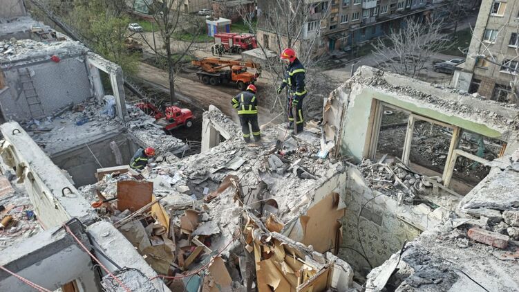 На месте обстрела РФ в Славянске. Фото ГСЧС