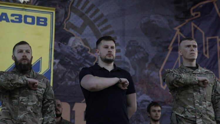 Андрей Билецкий (в центре) и Денис Прокопенко (справа) пошли разными путями. Фото: Telegram-канал партии