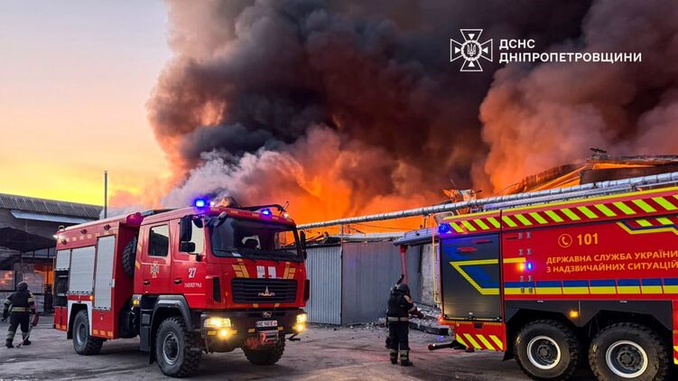 Дым в Павлограде после прилета по предприятию