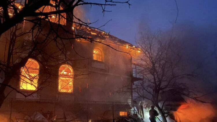 Последствия ночной атаки на Киев. Фото: ГСЧС