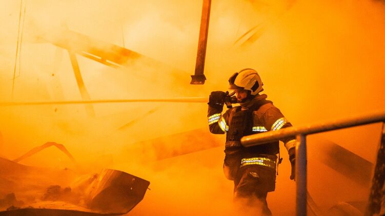 Последствия удара по складу под Харьковом