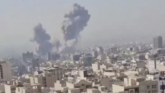 США и Израиль начали военную операцию против Ирана. Обновляется