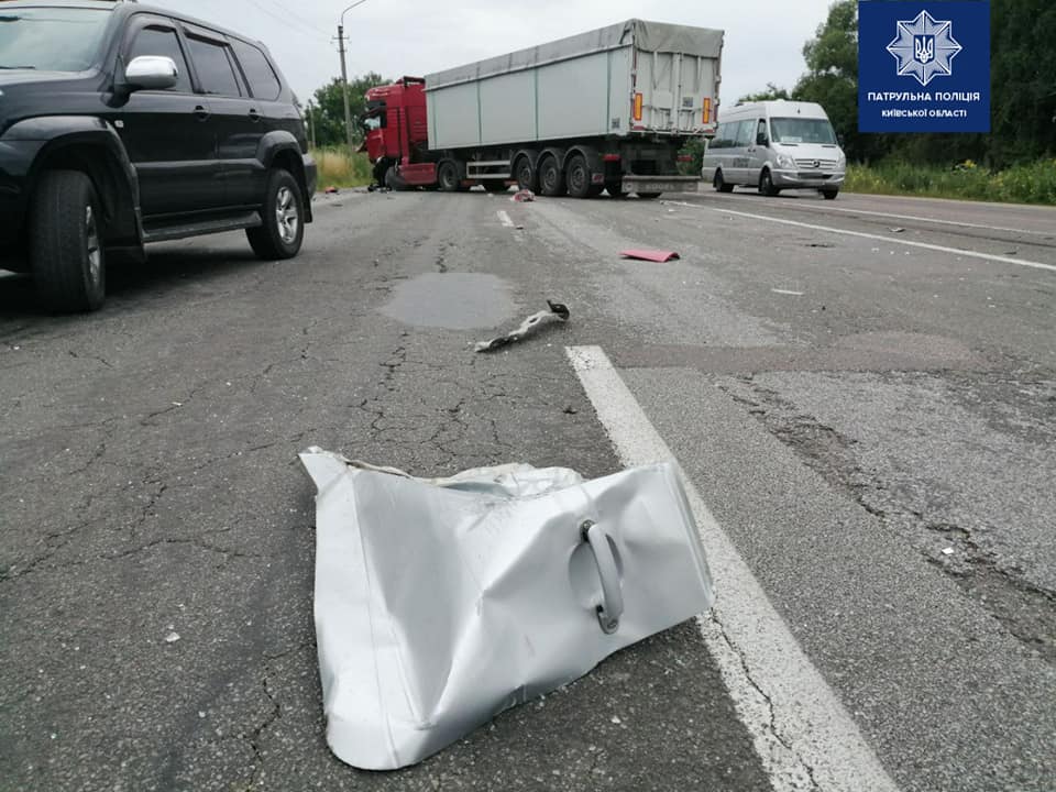 В селе под Киевом произошла смертельная авария. Фото: facebook.com/kyivregionpatrolpolice