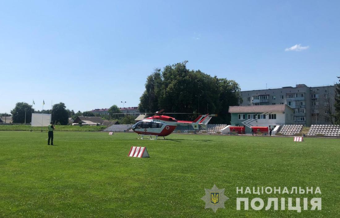 Ребенка перевезли в больницу Киева на вертолете. Скриншот из сообщения МВД