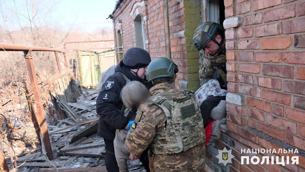 Фото (3) рятувальної операції. Джерело - Поліція