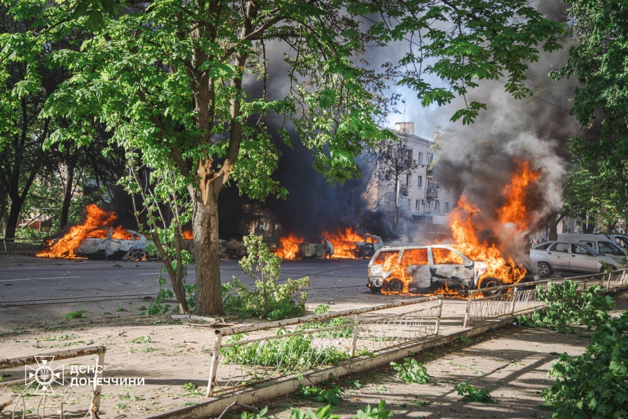 Фото наслідків удару РФ по Краматорську. Джерело – ДСНС