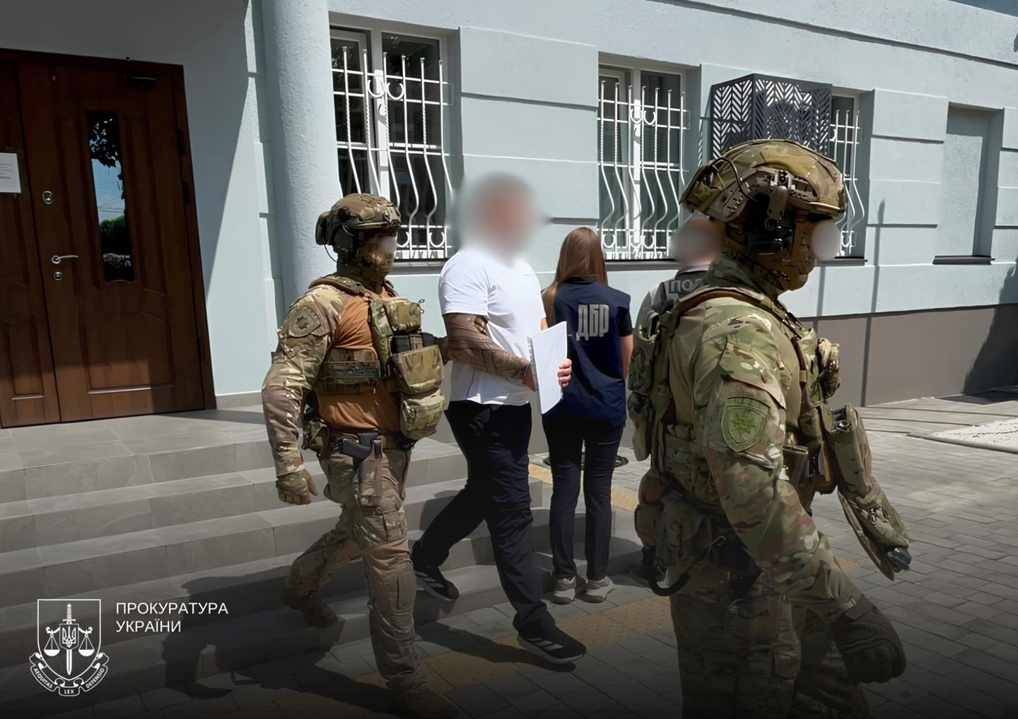 Фото затримання службовця Ужгородського ТЦК. Джерело – Прокуратура України
